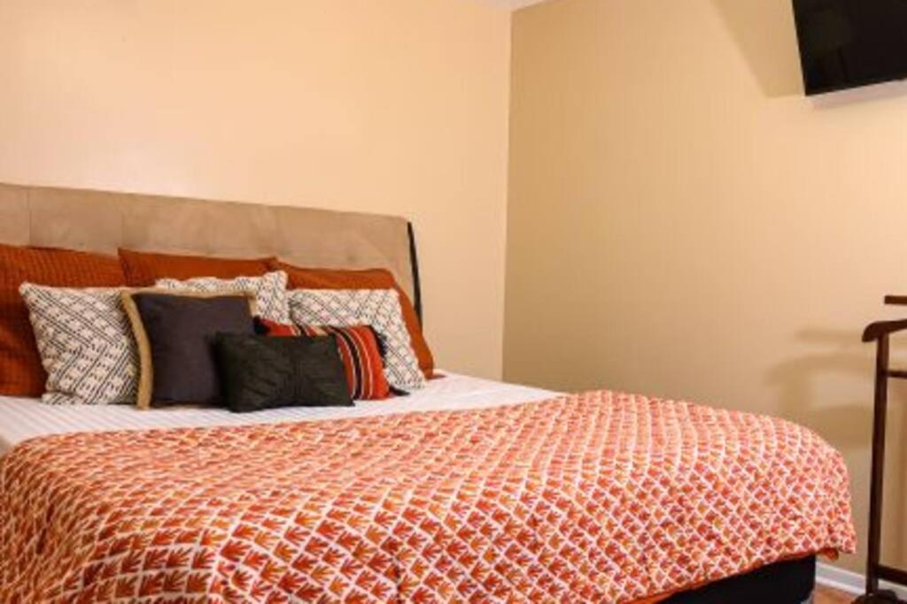 Great 2 Bedroom Condo,Free Parking,Easy Commute. Irvington Ngoại thất bức ảnh