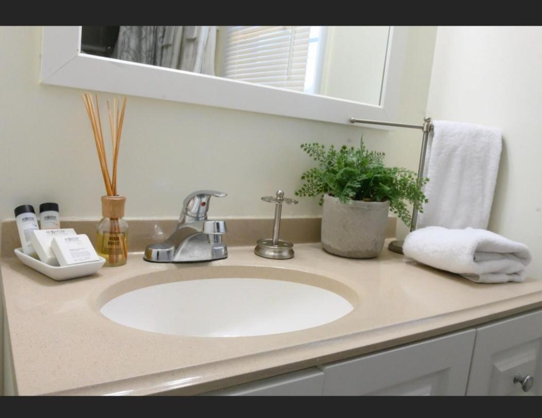 Great 2 Bedroom Condo,Free Parking,Easy Commute. Irvington Ngoại thất bức ảnh